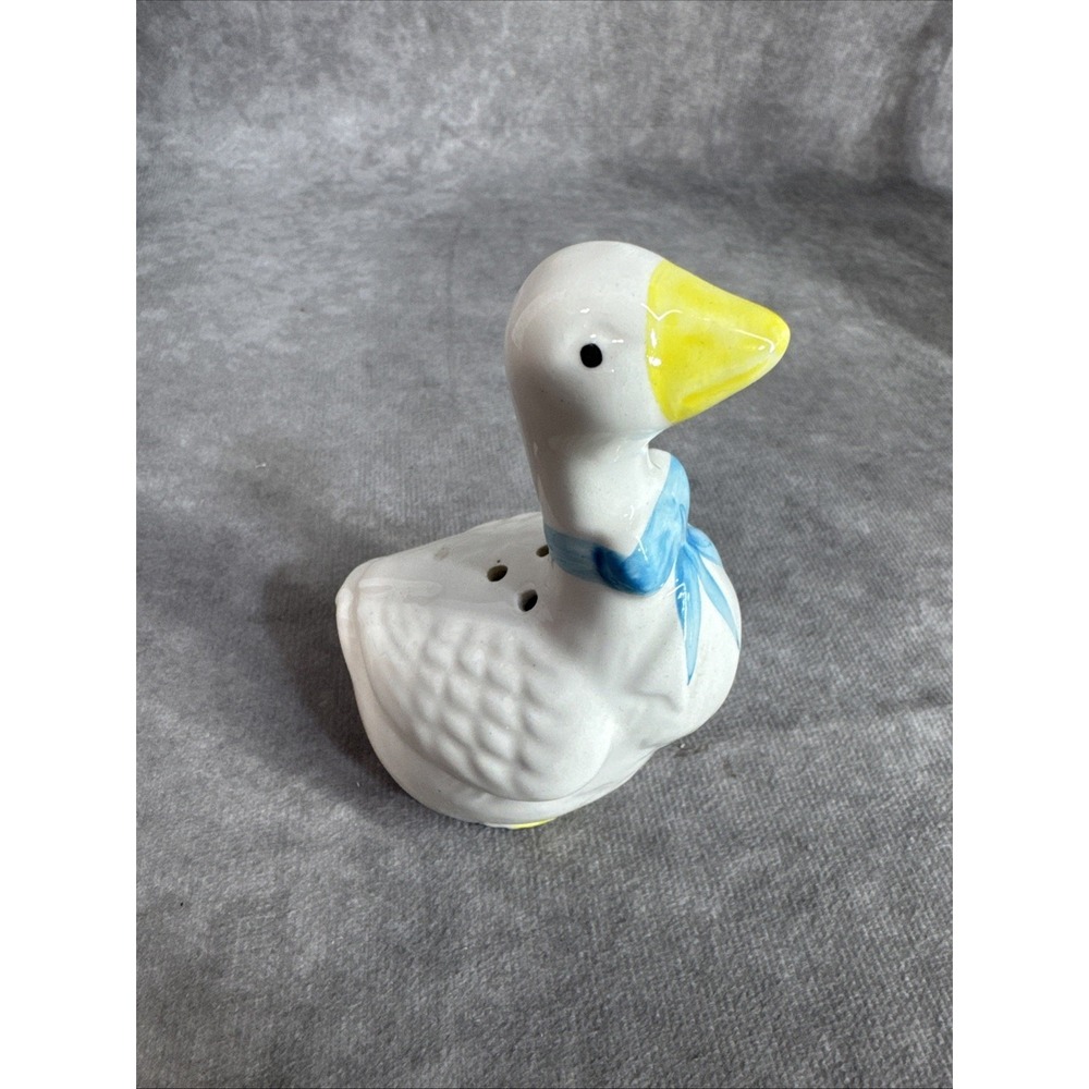 Vintage Blue Bow Geese Goose Salt and Pepper Shakers 1980s Cottage Core Granny - Picture 4 of 6